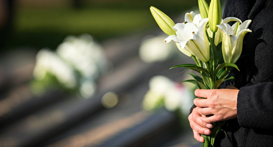 How to Write a Eulogy for Mom: Embracing Love and Loss
